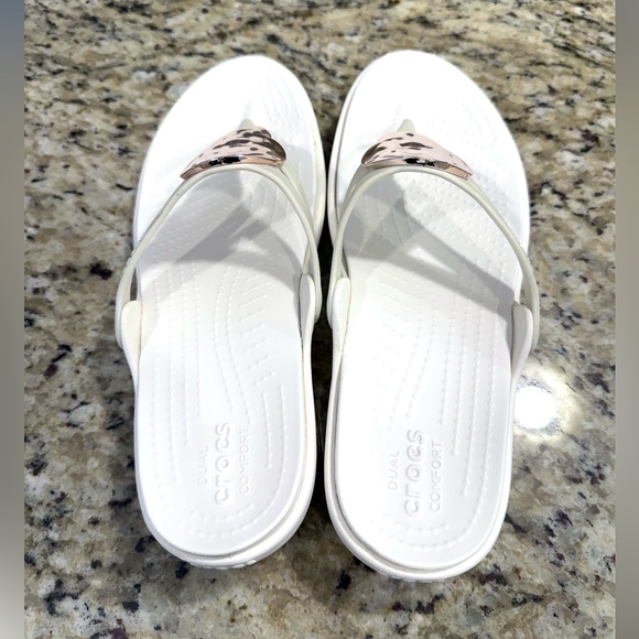 CROCS White Women's Thong Sandals with Decorative Shell Accent - Picture 2 of 6